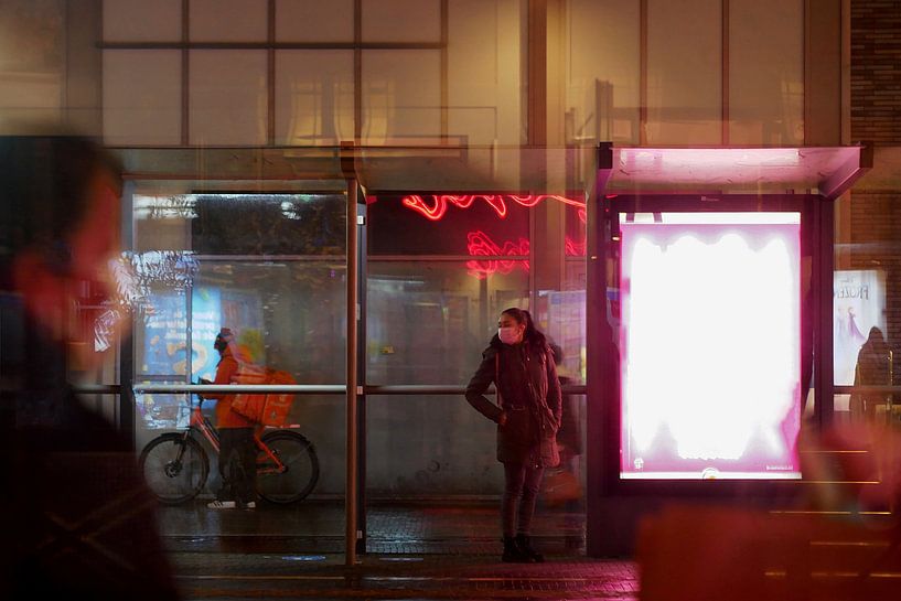 Stadtleben im Neonlicht von Marcella van Tol