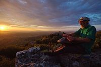 Hängender Spieler im Sonnenuntergang