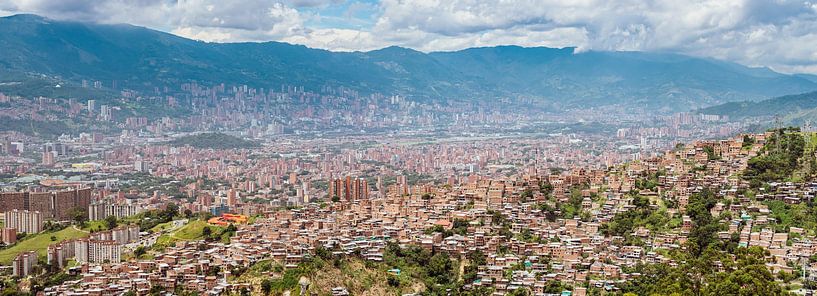 Medellín Panorama by Ronne Vinkx