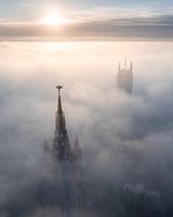 Aufgehende Sonne über den nebelumhüllten Türmen von Gent (4)