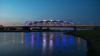 Westervoortse brug blauw-wit verlicht