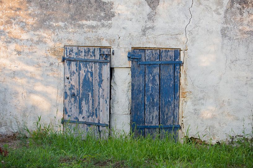 two doors by Dick Carlier