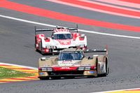 2 Porsche hypercars in the eau Rouge bend at spa francorchamps