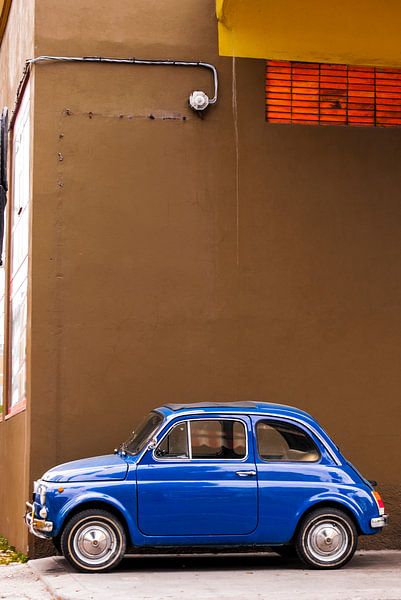 La Fiat 500 bleue dans les rues par arjan doornbos