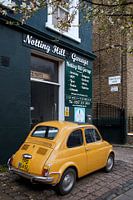Fiat bij garage in Nothing Hill Londen