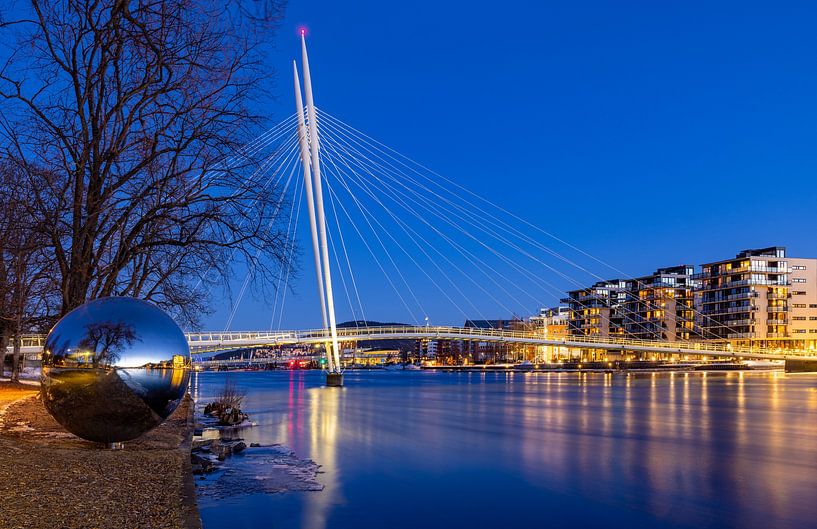 Drammen und die Ypsilon-Brücke, Norwegen von Adelheid Smitt