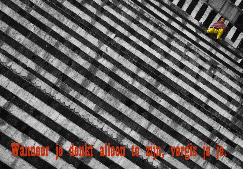 Wanneer je denkt alleen te zijn, vergis je je. by Cora Unk