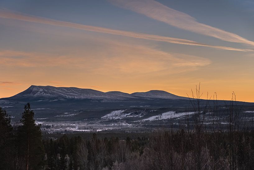 Sonfjället's sunset. by Marco Lodder