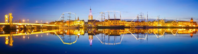 Vue de soirée sur l'horizon de Kampen dans Overijssel, les Pays Bas by Sjoerd van der Wal Photography