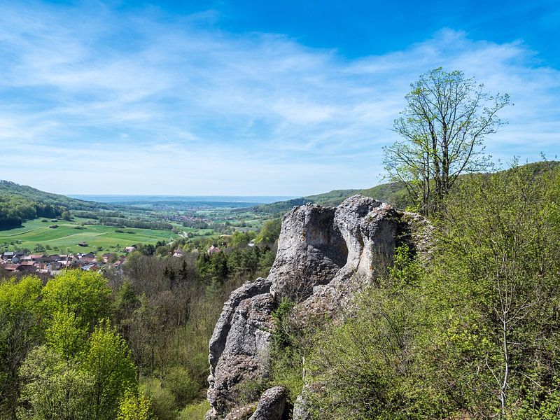 Blick über die Fränkische Schweiz mit Felsen von Animaflora PicsStock