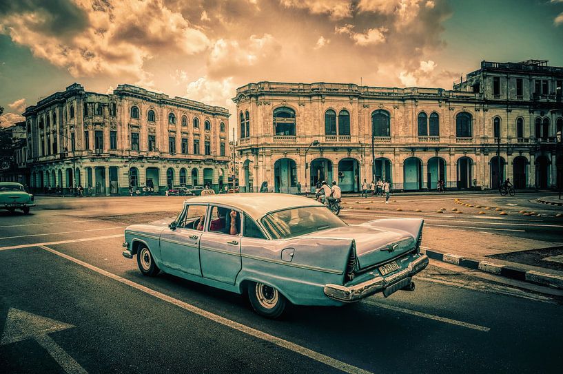 Vintage car in Havana - Cuba by Loris Photography