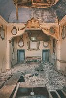 - it lurks in the dark -