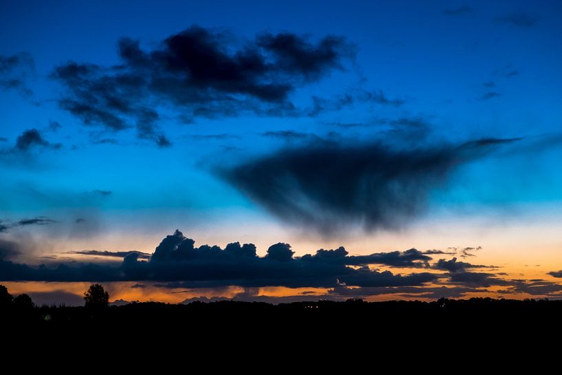 Vroege ochtendzon en wolken von Peter Bouwknegt