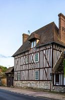 Charaktervolle Straße in Acquigny, Normandie