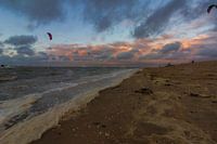 Kitesurfen bei Sonnenuntergang