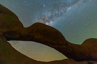 Voie lactée au FelsenbogeVoie lactée au-dessus de l'arche rocheuse au Spitzkoppe