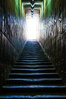 Escalier de la pyramide vers la lumière