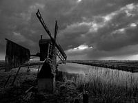 moulin noir et blanc près de Jisp