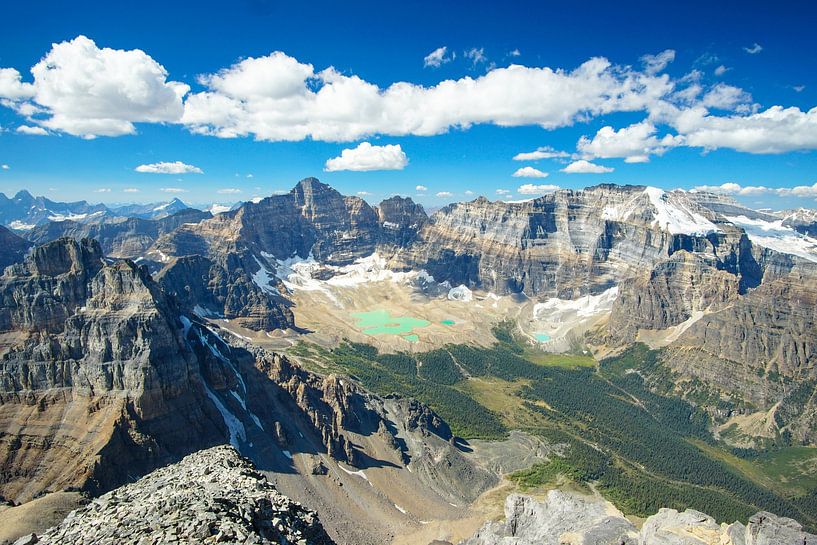 Einzigartiger Bergblick vom Mt. Temple im Banff National Park von Leo Schindzielorz
