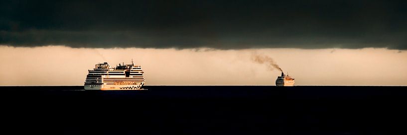 Cruiseschepen by Harrie Muis