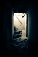 Verfallene und verlassene Treppe im Keller. Bahnhofskaffeehaus Veghel