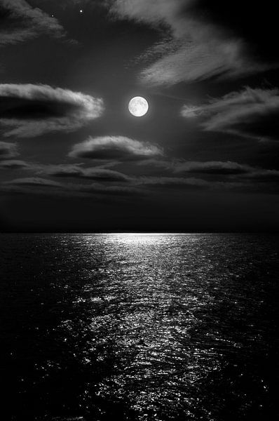 Full Moon offshore by Corinne Welp