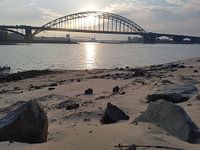 Zonondergang in Nijmegen bij de Waalbrug