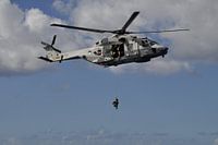 Oefening met marine helicopter