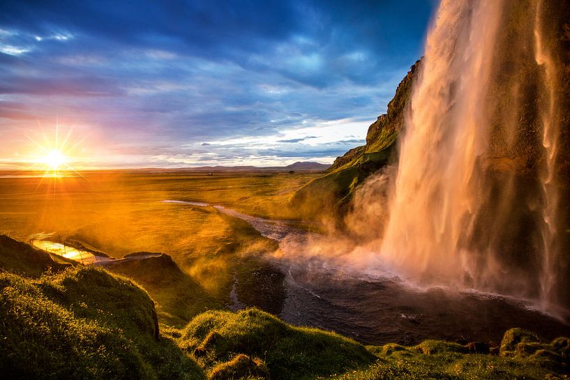 Seljalandsfoss waterval in IJsland van Yvette Baur