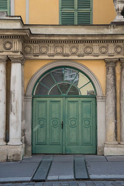 Classic door in Vienna by Elles Rijsdijk