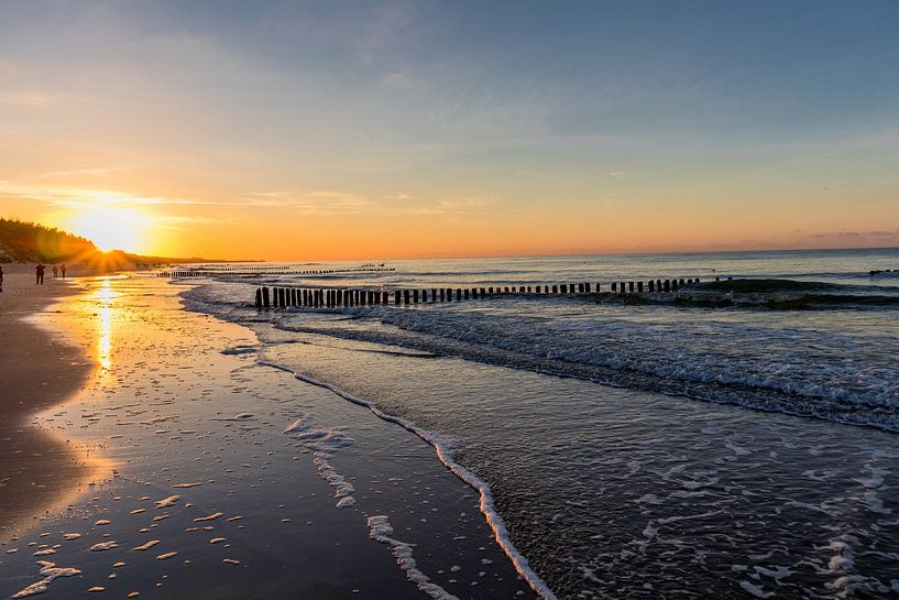 Abendspaziergang entlang der Strandpromenade in Mielno von Oliver Hlavaty