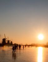 Mit Sonnenaufgang auf dem Schlittschuh am Kinderdijk