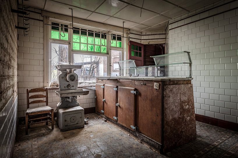 Verlaten slagerij winkel van Inge van den Brande