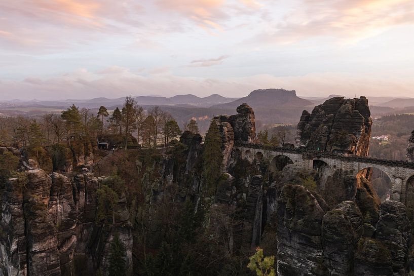Blick auf die Basteibrücke bei Sonnenuntergang von Alexander Ließ
