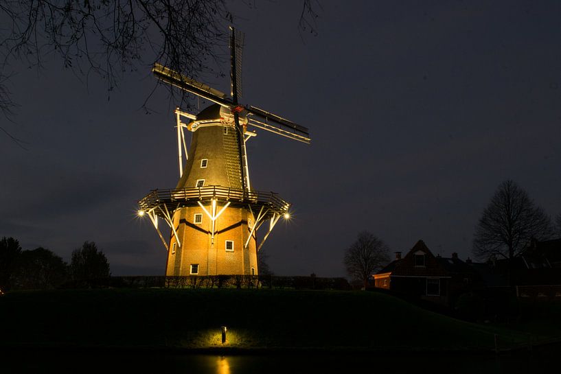Molen Zeldenrust Dokkum bij nacht by Tim Groeneveld