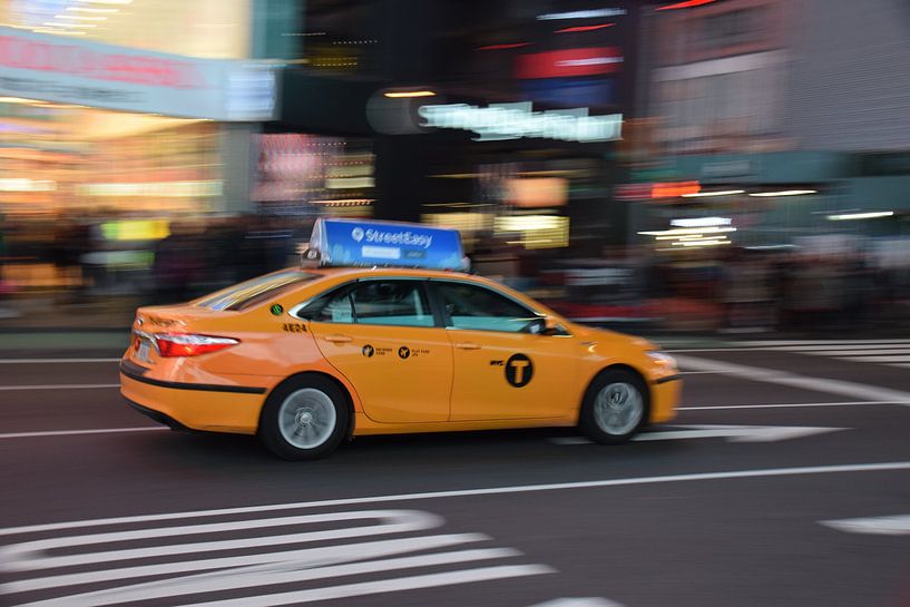 Rijdende Yellow Cab in Manhattan  von Chantal Schutte