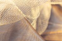 Lichte netstof in een warme beige kleur
