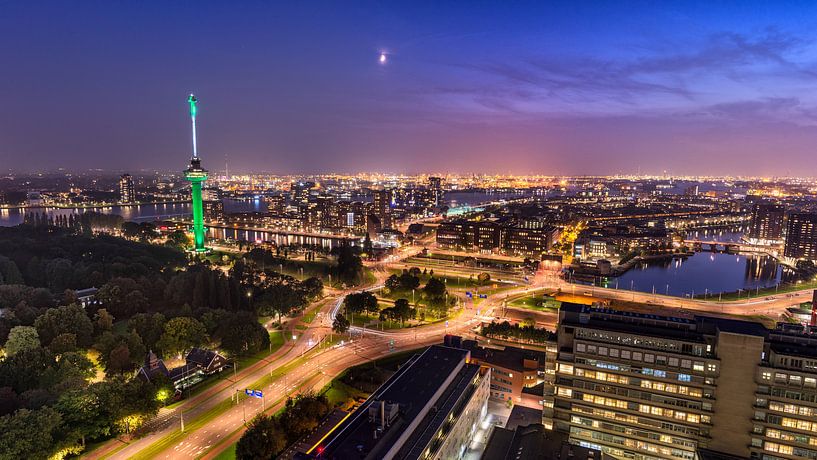 Skyline Rotterdam mit Euromast und Hafen von Prachtig Rotterdam