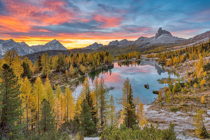 L&#039;automne au lac Federa dans les Dolomites par Michael Valjak