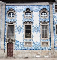 Facade decorated with blue and white tiles (azulejos) of the igreja do Carmo church in Porto, North 