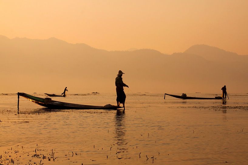 Fischer am Inle-See in Myanmar von Carolien van den Brink