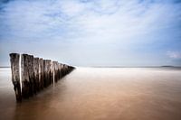 Wellenbrecher im Meer