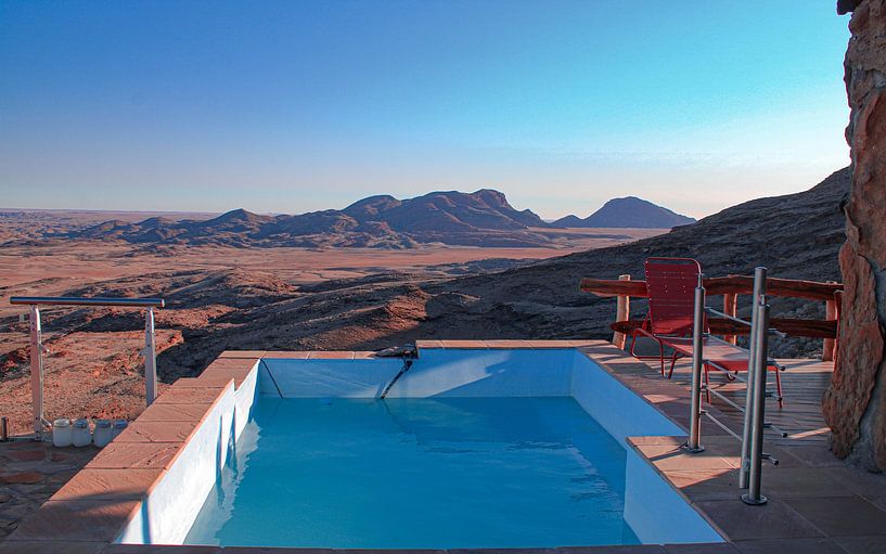 Schwimmen in einem &#039;Tal der Tausend Hügel&#039; von Bin Chen