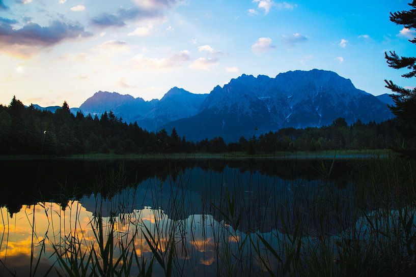 Lever de soleil magique sur le lac de Lutten après une nuit sous les étoiles par Fototante