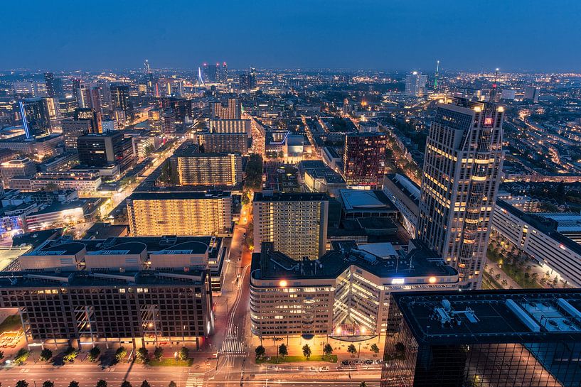 Rotterdam tijdens blue hour von Roy Poots