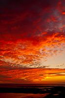 Bewolkte zonsondergang in Bretagne