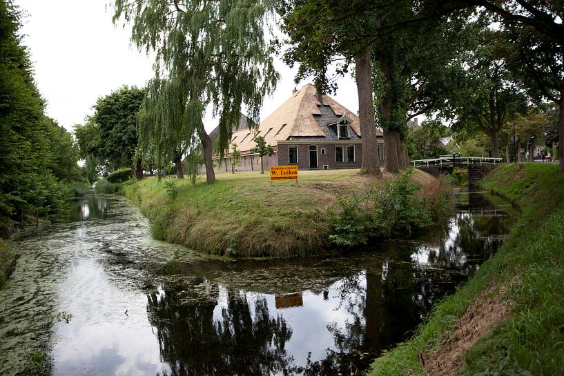 Twisk, Westfriesland: Bauernhaus mit Strohdach von Kees van Dun