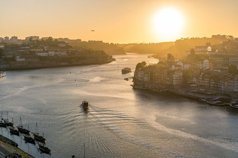Porto au coucher du soleil. par Joost Potma