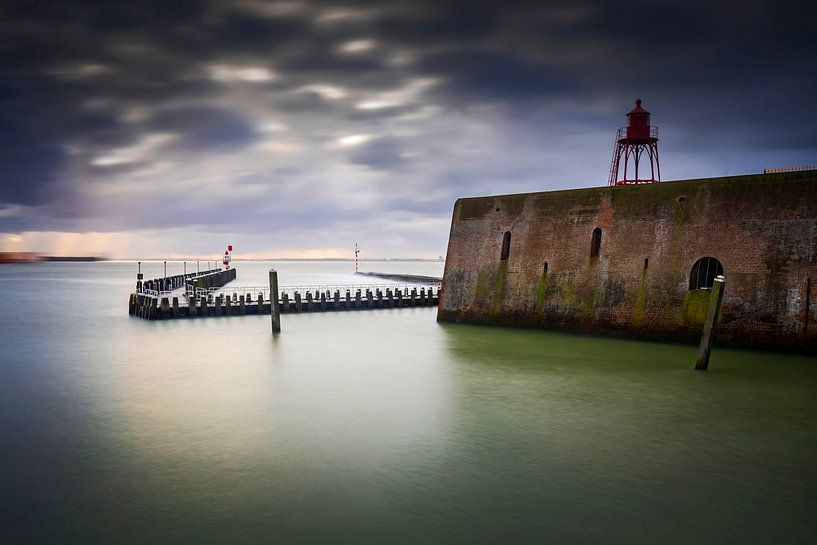 Hollandse wolkenlucht boven de haven van Vlissingen aan de Zeeuwse kust van gaps photography