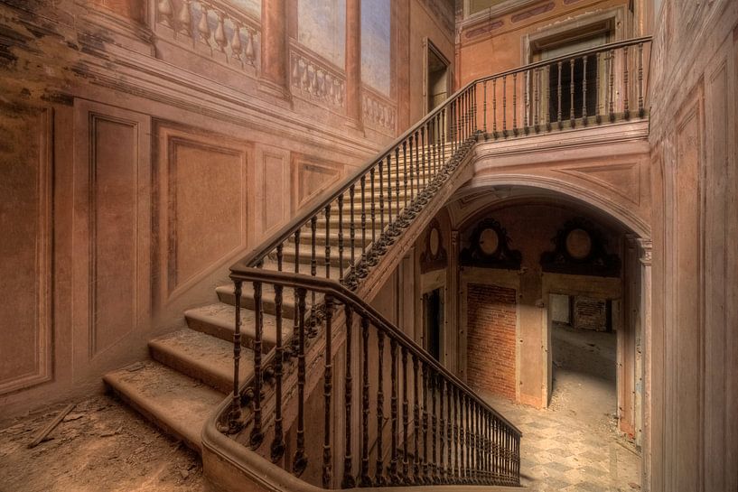 Italian Palace by Vivian Teuns